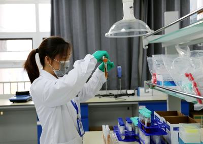 西安市食品藥品檢驗所 多措并舉筑牢防線，護航雙節期間食品安全